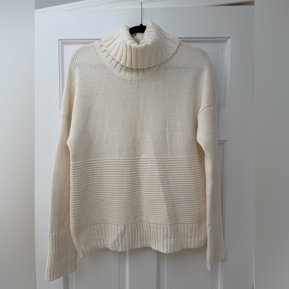 GAP Cream Women’s Turtleneck Sweater
